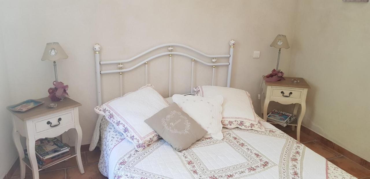 Bed and Breakfast Fenetre Sur Les Alpilles Saint-Martin-de-Crau Exteriér fotografie